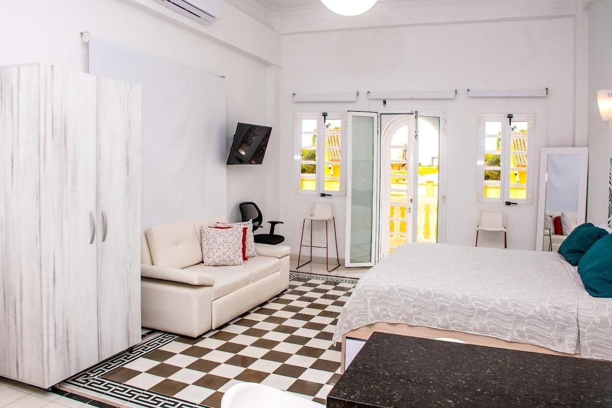 Estudio Colonial Con Balcón, Plaza Santo Domingo Con Piscina Cartagena