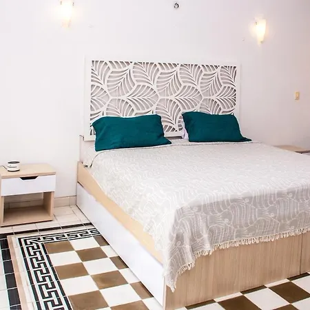 Estudio Colonial Con Balcón, Plaza Santo Domingo Con Piscina Cartagena